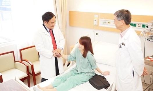 Bệnh nhân Vi Thị Tân sau ca cấy ghép tim nhân tạo thành công