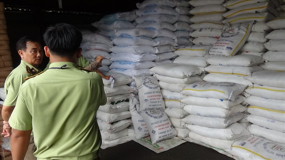 Số lượng đường nhập lậu “khủng” bị lực lượng chức năng phát hiện, thu giữ. Ảnh: BCĐ389