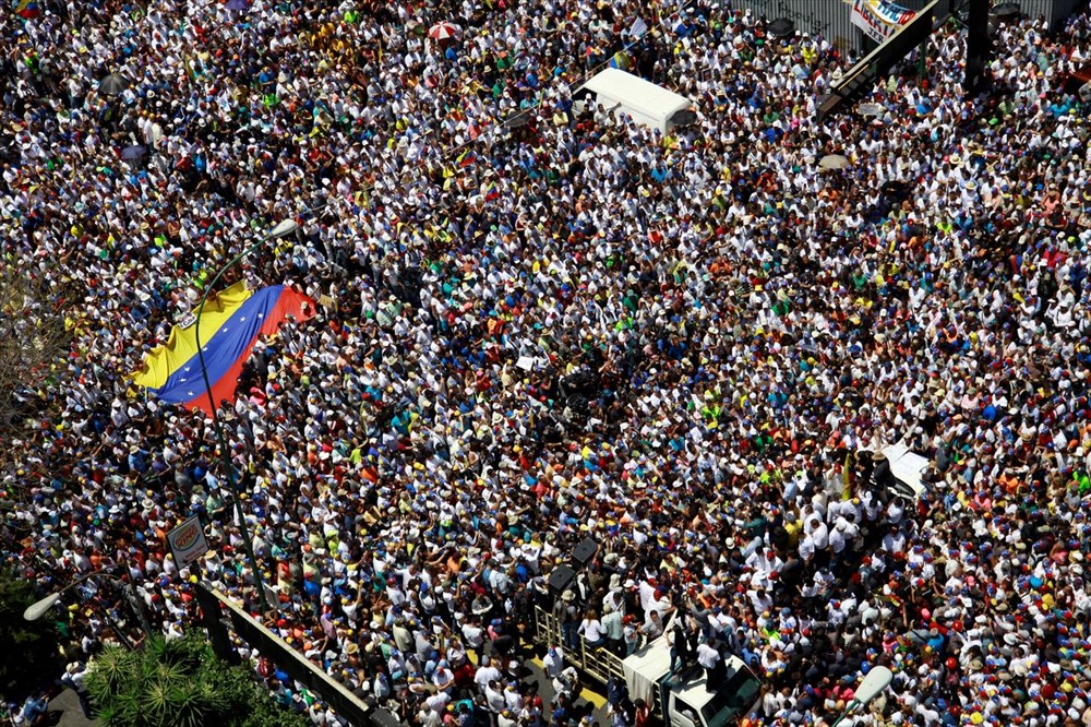 Người biểu tình ở Caracas, Venezuela, ngày 6.4.2019. Ảnh: Reuters