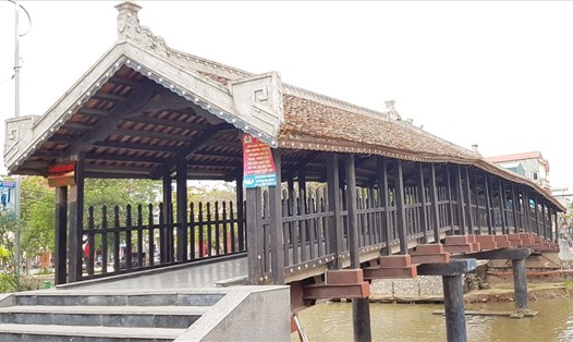 Cầu ngói Phát Diệm, được xây dựng với kiến trúc độc đáo. Ảnh: NT