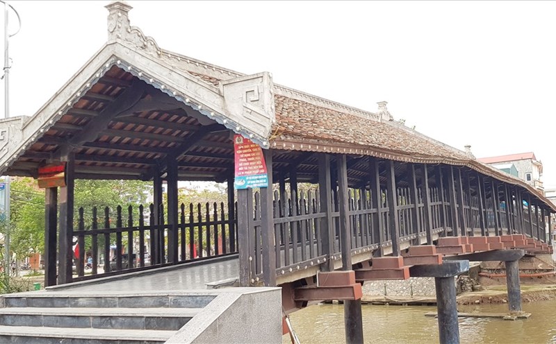 Cầu ngói Phát Diệm, được xây dựng với kiến trúc độc đáo. Ảnh: NT
