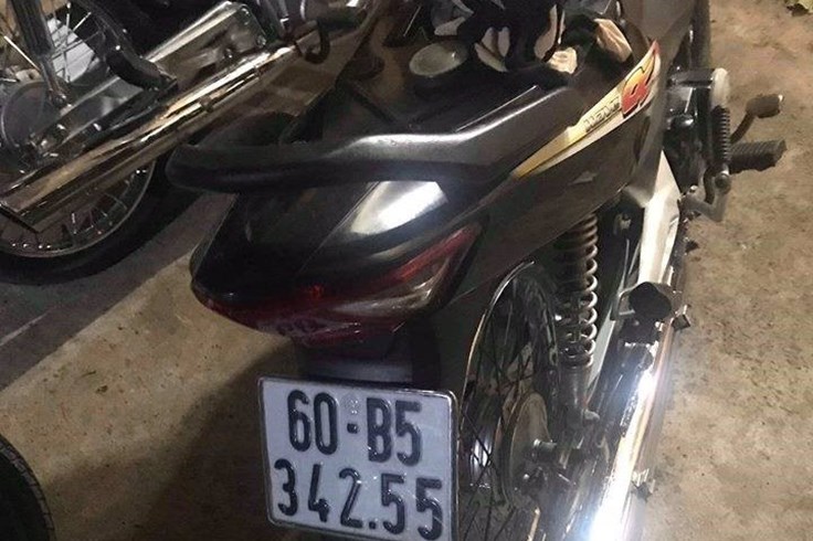 Bắt đối tượng đi tiền trạm bả chó để đồng bọn đi ô tô thu gom Bắt đối tượng đi tiền trạm bả chó để đồng bọn đi ô tô thu gom