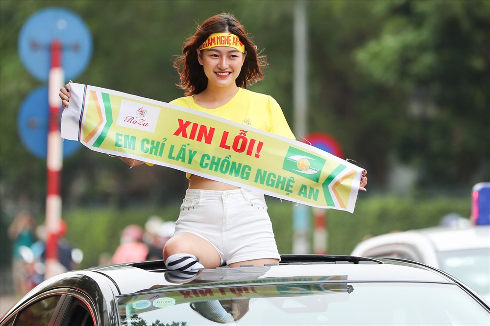 Tuy 19h trận đấu mới bắt đầu nhưng ngay từ đầu giờ chiều nhưng hội CĐV Sông Lam Nghệ An tập trung rất đông.