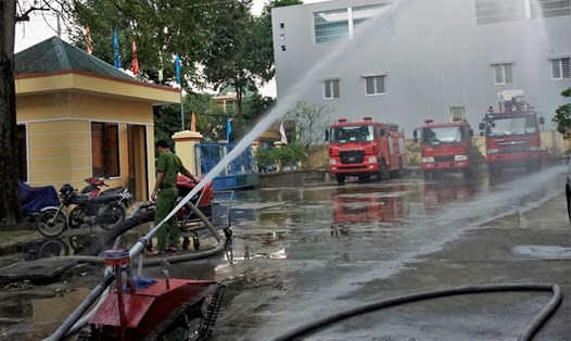 Mô hình Robot cứu hỏa của em Thái và Thành được thực nghiệm tại cảnh sát PCCC tỉnh Quảng Ngãi.