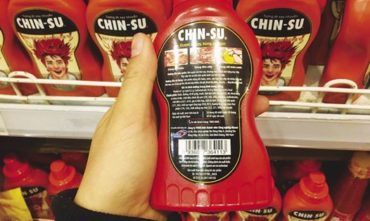 Sản phẩm tương ớt Chinsu được bày bán phổ biến ở Việt Nam. Ảnh: PV