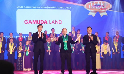 Ông Dennis Ng Teck Yow – Phó Tổng Giám Đốc Gamuda Land Việt Nam nhận Giải thưởng Rồng Vàng 2019. Ảnh: Gamuda