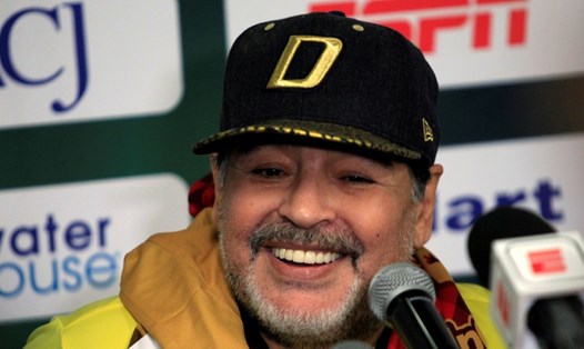 Diego Maradona trong cuộc họp báo sau trận thắng của Dorados trước Tampico Madero. Ảnh: Reuters