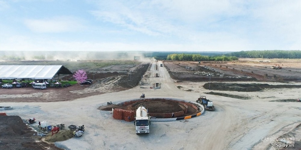 Hình ảnh một dự án khu dân cư lớn đang được triển khai tại TP Đồng Xoài. Ảnh: C.H