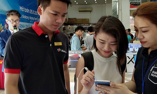 Hơn 72% dân số Việt Nam đã tiếp cận với smartphone (ảnh: PK).