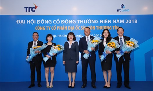 Ông Nguyễn Đăng Thanh (chính giữa) được bổ nhiệm giữ chức vụ Chủ tịch HĐQT   kiêm TGĐ TTC LAND