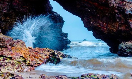 Vẻ đẹp hang sơ của hang Mũi Trâu thuộc xã Tiến Thủy, huyện Quỳnh Lưu (Nghệ An).