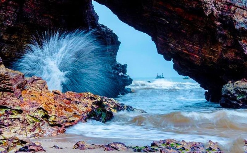 Vẻ đẹp hang sơ của hang Mũi Trâu thuộc xã Tiến Thủy, huyện Quỳnh Lưu (Nghệ An).