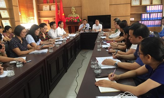 Ông Nguyễn Văn Tùng - Chủ tịch TP Hải Phòng chủ trì cuộc họp chiều ngày 16.5 - ảnh HH