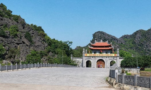 Cổng vào Cố đô Hoa Lư. Ảnh: PV.