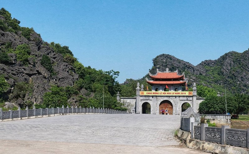 Cổng vào Cố đô Hoa Lư. Ảnh: PV.