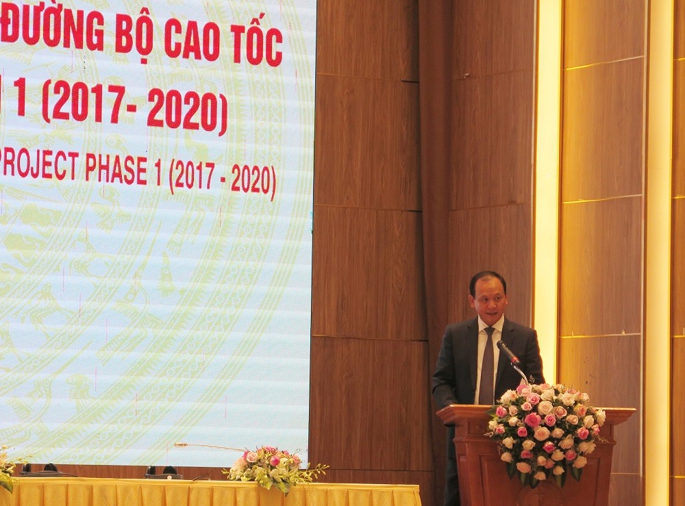 Thứ trưởng Bộ GTVT Nguyễn Nhật phát biểu khai mạc hội nghị. Ảnh: ĐT