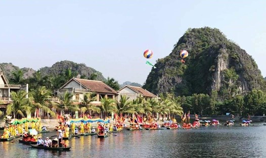 Tuần du lịch Ninh Bình được khai mạc vào sáng ngày 18.5 tại Bến thuyền Tam Cốc. Ảnh: NT