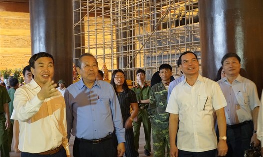 Phó Thủ tướng Thường trực Trương Hoà Bình và đoàn công tác kiểm tra việc chuẩn bị cho Đại lễ - Ảnh: VB