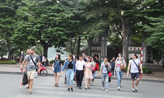 Trong 5 ngày nghỉ lễ 30.4-1.5, lượng khách du lịch quốc tế đến Hà Nội ước đạt 91.211 lượt, tăng 17,9% so với cùng kỳ. (Ảnh minh họa)