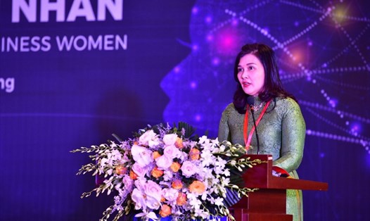 Phó Tổng giám đốc Vietjet Hồ Ngọc Yến Phương phát biểu tại Diễn đàn kinh tế tư nhân 2019.