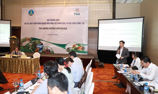 Đại diện Nestlé Việt Nam trình bày tại hội nghị thường niên Đối tác phát triển nông nghiệp bền vững và đối thoại công tư PPP.