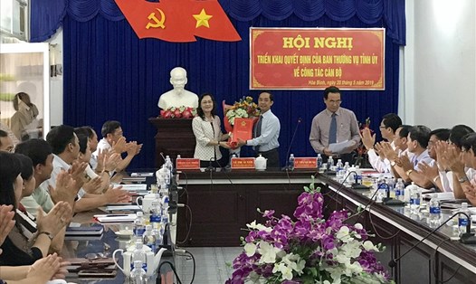 Ông Hồ Thanh Thủy, Tỉnh ủy viên, Phó Chủ tịch HĐND tỉnh nhận nhiệm vụ Bí Thư huyện ủy Hòa Bình.