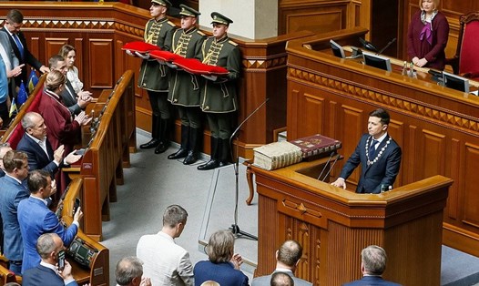Tổng thống Ukraina Volodymyr Zelensky tuyên thệ nhậm chức ngày 20.5. Ảnh: Reuters