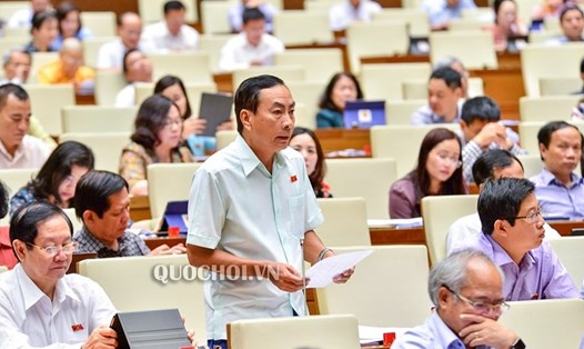 ĐBQH Phạm Văn Hoà (Đoàn Đồng Tháp) phát biểu tại phiên họp sáng nay 21.5. Ảnh: Quochoi.vn