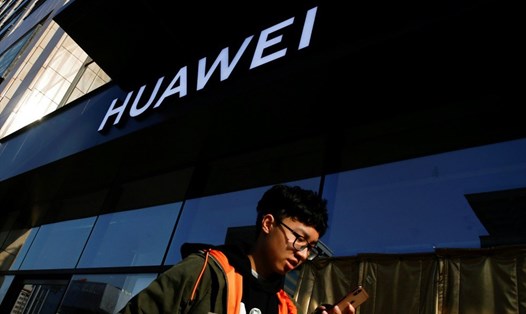 Trung Quốc đang xem xét trả đũa các biện pháp trừng phạt của Mỹ với Huawei. Ảnh: Reuters