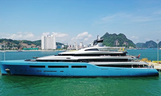 Siêu du thuyền 150 triệu USD dự kiến sẽ lưu lại trên vịnh Hạ Long thêm 10 ngày.