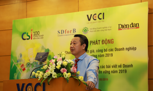 Ông Nguyễn Quang Vinh, Tổng Thư ký VCCI, Phó Chủ tịch VBCSD phát biểu tại lễ phát động. Ảnh: ĐT