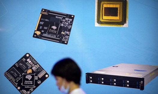 Các công ty sản xuất chip sẽ thiệt hại nặng vì lệnh cấm Huawei của Mỹ. Ảnh: AP