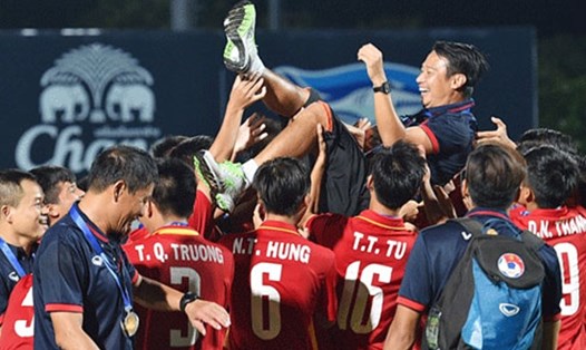 Tân HLV Vũ Hồng Việt của Quảng Nam từng đẫn dắt 15 Việt Nam đánh bại U15 Thái Lan để vô địch giải Đông Nam Á 2017.