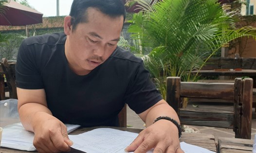 Ngư dân Nguyễn Hải kêu cứu đến các cơ quan chức năng. Ảnh: Lê Phi Long