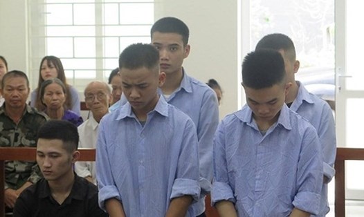 Hai bị cáo tại tòa. Ảnh: Nguyễn Hưng.