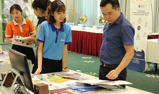 Tiến sĩ Nguyễn Văn Tư trải nghiệm và đánh giá cao sản phẩm giáo dục công nghệ của EPRO