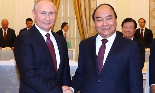 Thủ tướng Nguyễn Xuân Phúc hội kiến Tổng thống Nga Vladimir Putin. Ảnh: VGP
