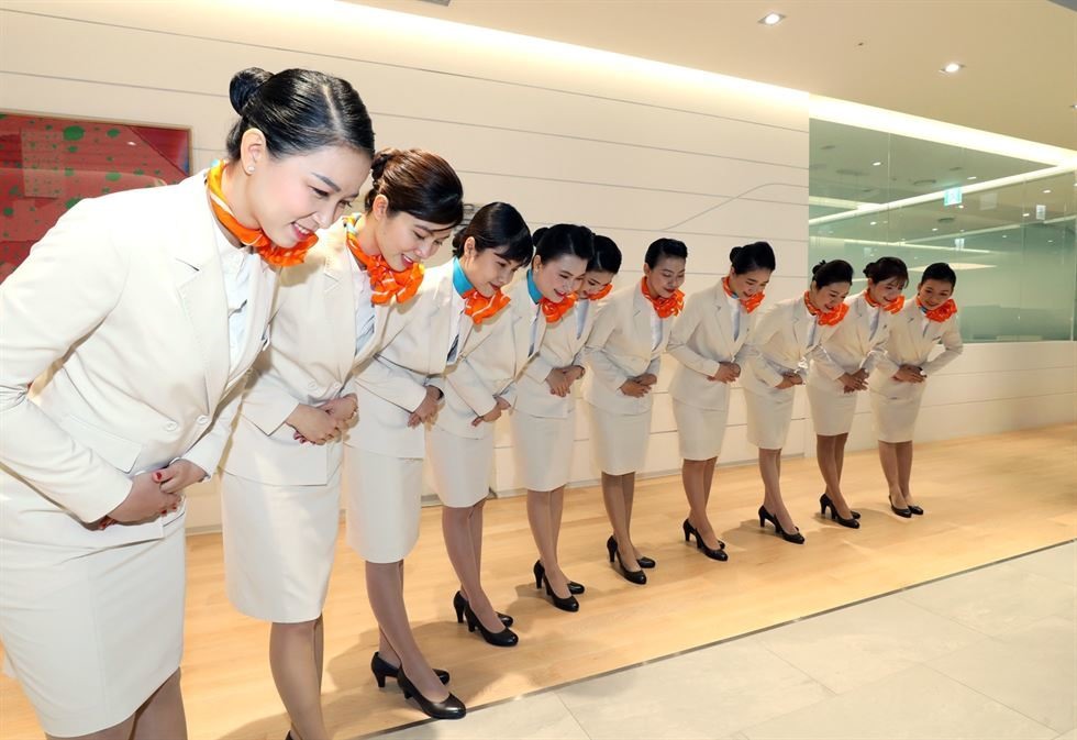 10 tiếp viên hàng không người Việt Nam được Jeju Air tuyển dúng ẽ bắt đầu làm việc trên 4 chuyến bay tới Việt Nam từ ngày 22.5. Ảnh: Korea Times.