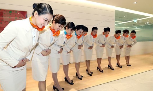 10 tiếp viên hàng không người Việt Nam được Jeju Air tuyển dúng ẽ bắt đầu làm việc trên 4 chuyến bay tới Việt Nam từ ngày 22.5. Ảnh: Korea Times.