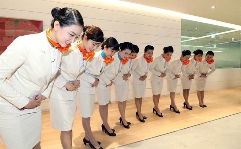 10 tiếp viên hàng không người Việt Nam được Jeju Air tuyển dúng ẽ bắt đầu làm việc trên 4 chuyến bay tới Việt Nam từ ngày 22.5. Ảnh: Korea Times.