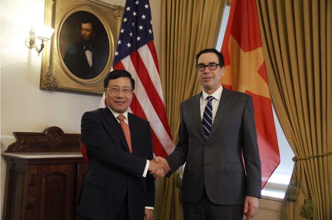 Phó Thủ tướng, Bộ trưởng Ngoại giao Phạm Bình Minh và Bộ trưởng Tài chính Steven Mnuchin. Ảnh: BNG.