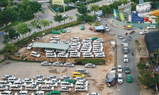 Số lượng xe ô tô ở TP HCM ngày càng tăng, nhưng lại thiếu bãi đỗ xe. Ảnh: Ngọc Tiến