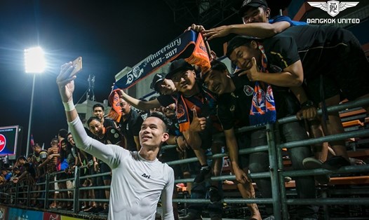Tiền vệ Sanrawat bị gạch tên khỏi ĐT Thái Lan dự King's Cup 2019 vì hành vi đấm trọng tài  tại Thai League.