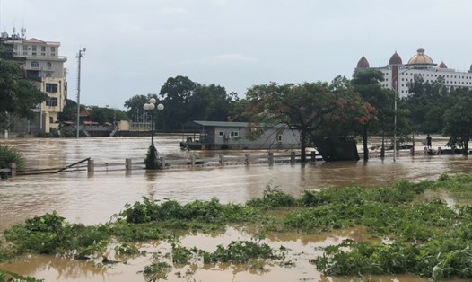 Mưa lớn kéo dài suốt đêm 25 đến sáng 26.5 khiến TP Móng Cái bị ngập lụt nặng. Ảnh: Hữu Việt