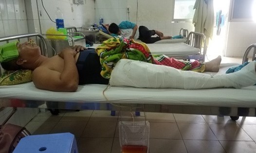 Anh Phạm Hồng Khuê đang được điều trị tại bệnh viện. Ảnh: M.T