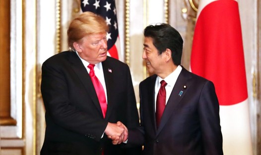 Tổng thống Donald Trump hội đàm với Thủ tướng Shinzo Abe ngày 27.5.2019 tại Tokyo. Ảnh: CNN/Getty Images