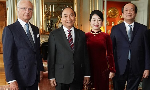 Thủ tướng Nguyễn Xuân Phúc và Phu nhân hội kiến với Quốc vương Thụy Điển. Ảnh: VGP.