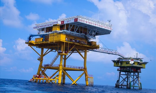 Nhà giàn DK1/7 còn gọi là Nhà giàn Huyền Trân như ngôi nhà thép trên biển.