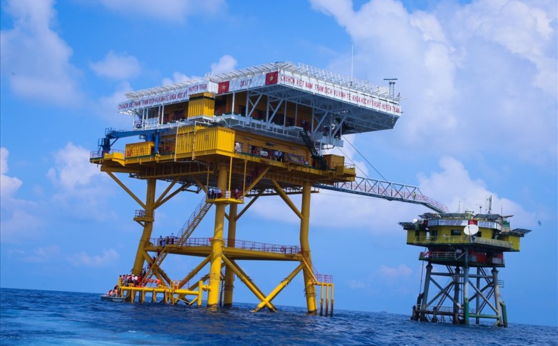Nhà giàn DK1/7 còn gọi là Nhà giàn Huyền Trân như ngôi nhà thép trên biển.