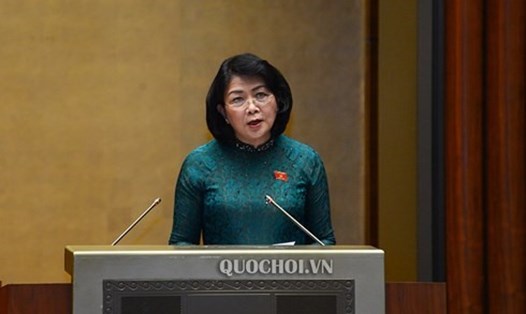 Phó Chủ tịch Nước Đặng Thị Ngọc Thịnh trình bày tờ trình về việc gia nhập Công ước số 98 của Tổ chức Lao động Quốc tế (ILO).